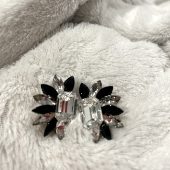 VINTAGE SWAROFSKI BLK & CLEAR CRYSTAL EARRING WITH LARGE SQUARE CENTER-SALE - Picture 6 of 12